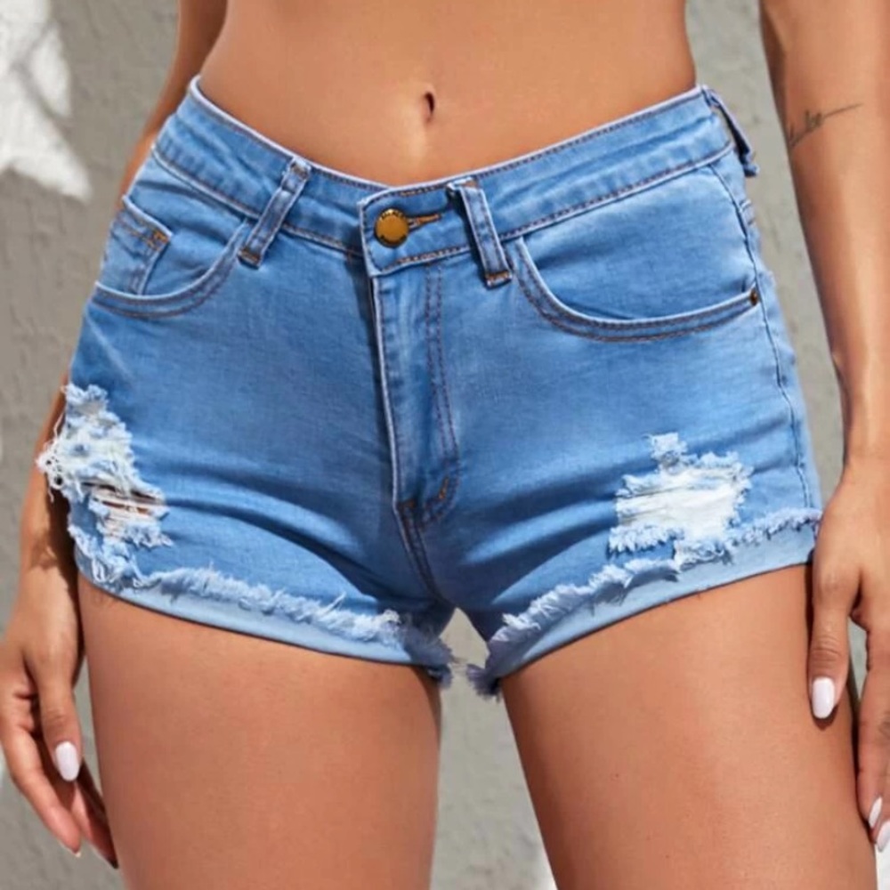 Ripped denim short